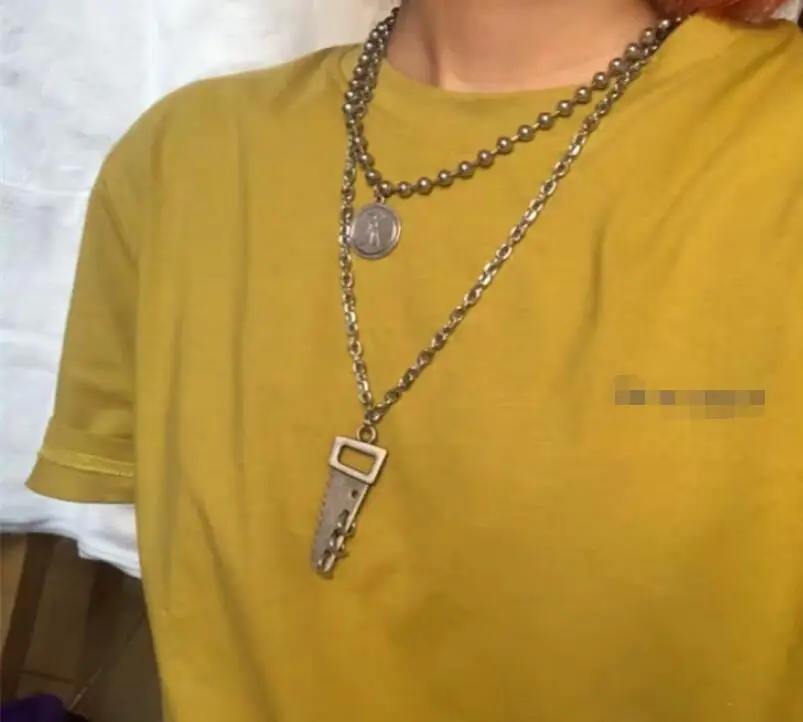 

Europe and the United States network red street pats couple models retro tide creative chainsaw alloy clavicle chain wild hiphop