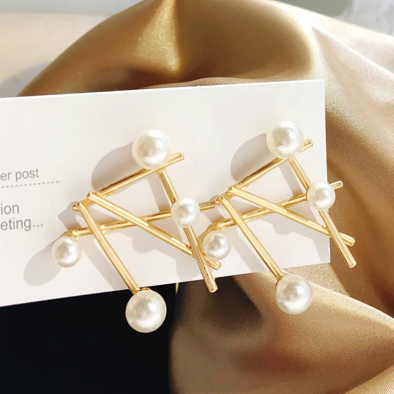 

Trendy Metal Geometric Women Dangle Earrings Personality Metal Pearl Earrings For Women Drops Earrings Exaggerated Earrings