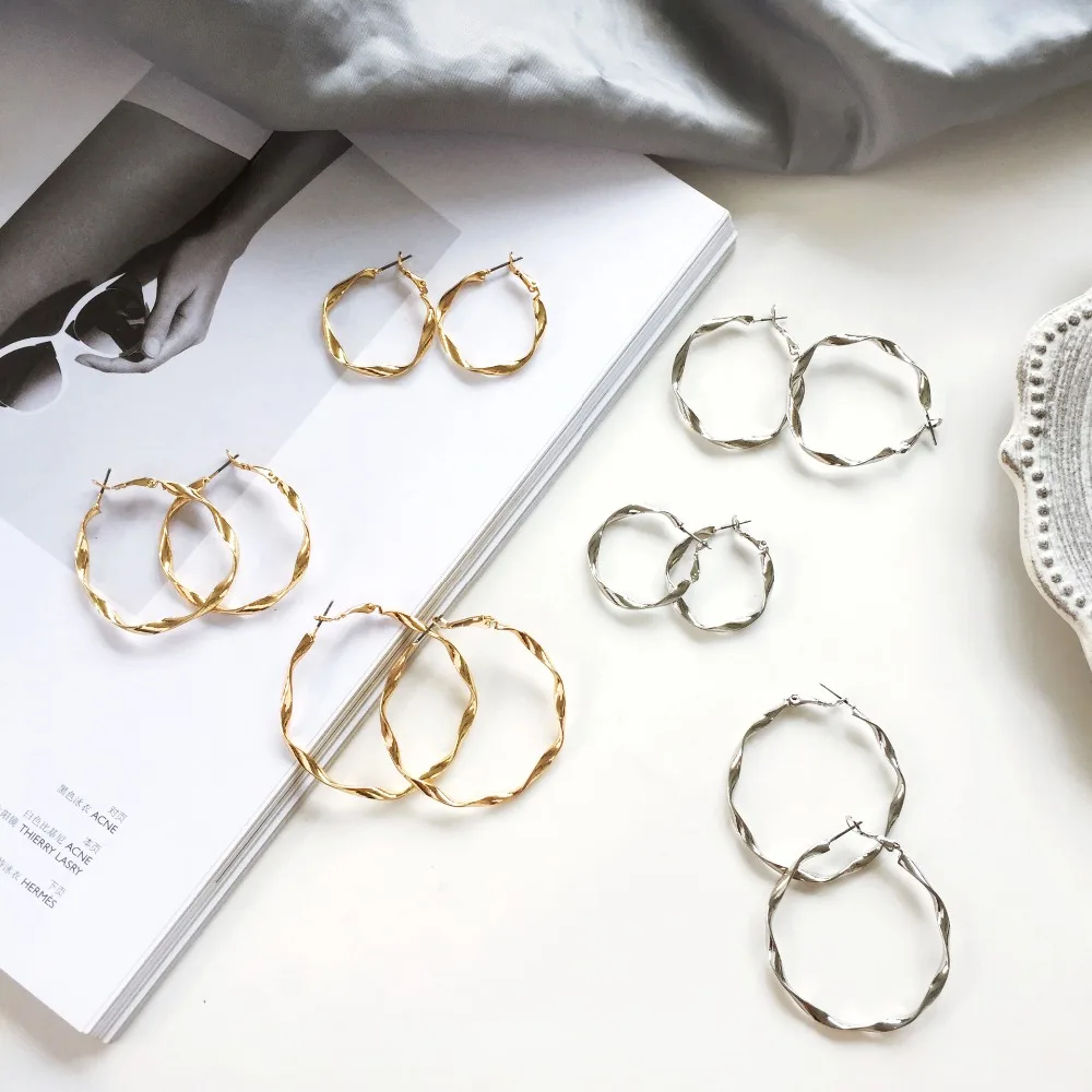 

Fashion Simple Gold Color Geometric Waves Circle Round Pendant Drop Earring For Women Cool Wedding Party Jewelry Wholesale