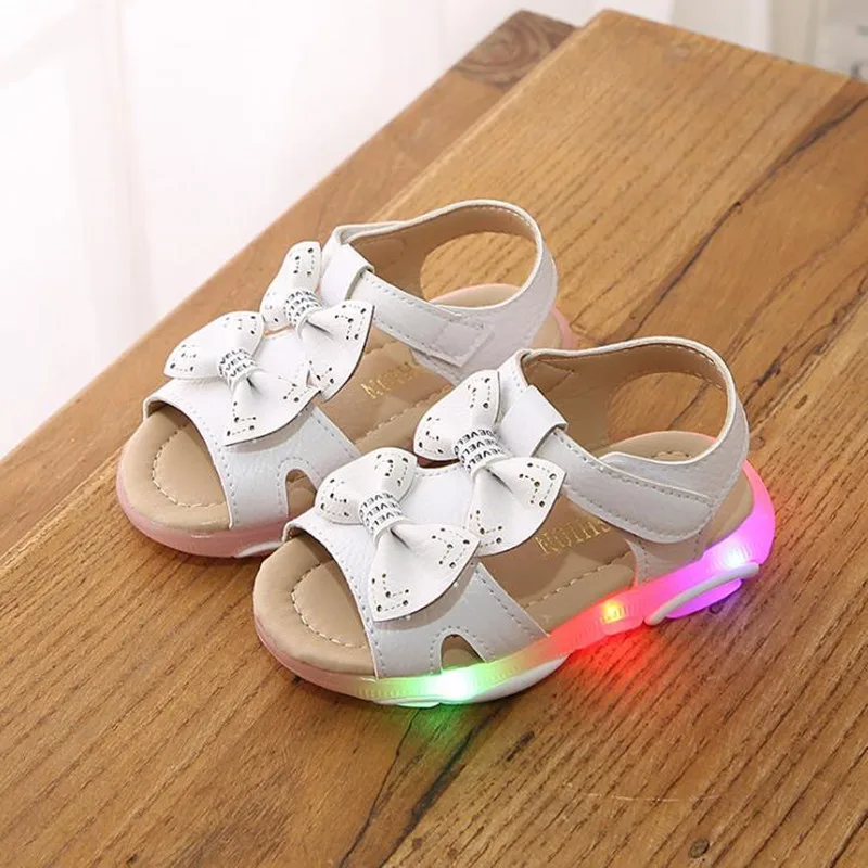 HaoChengJiaDe/летние детские светящиеся сандалии принцессы с цветочным бантом для девочек; сандалии для девочек - Цвет: white