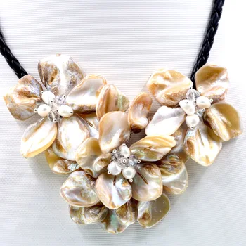 

New Arrival Fashion Jewelry Beige Mother Of Pearl 3 Flowers Necklace Choker Necklaces & Pendants Bijoux