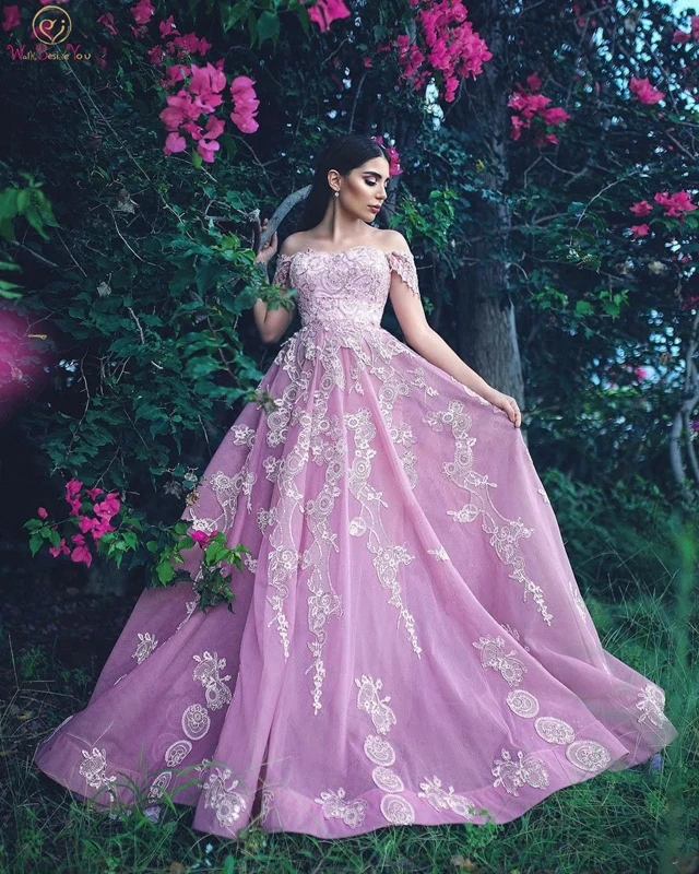 

Pink Evening Dress Lace Off Shoulder Short Sleeve A Line Boat Neck Sweep Train Appliques Lace Backless Prom Gown Candy Color