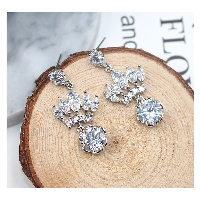 925 sterling silver earpins Crown Earrings delicate wedding pendant