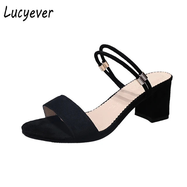 รองเท้าแฟชั่นผู้หญิง ใหม่ล่าสุด งานดี มีให้เลือกหลายแนว