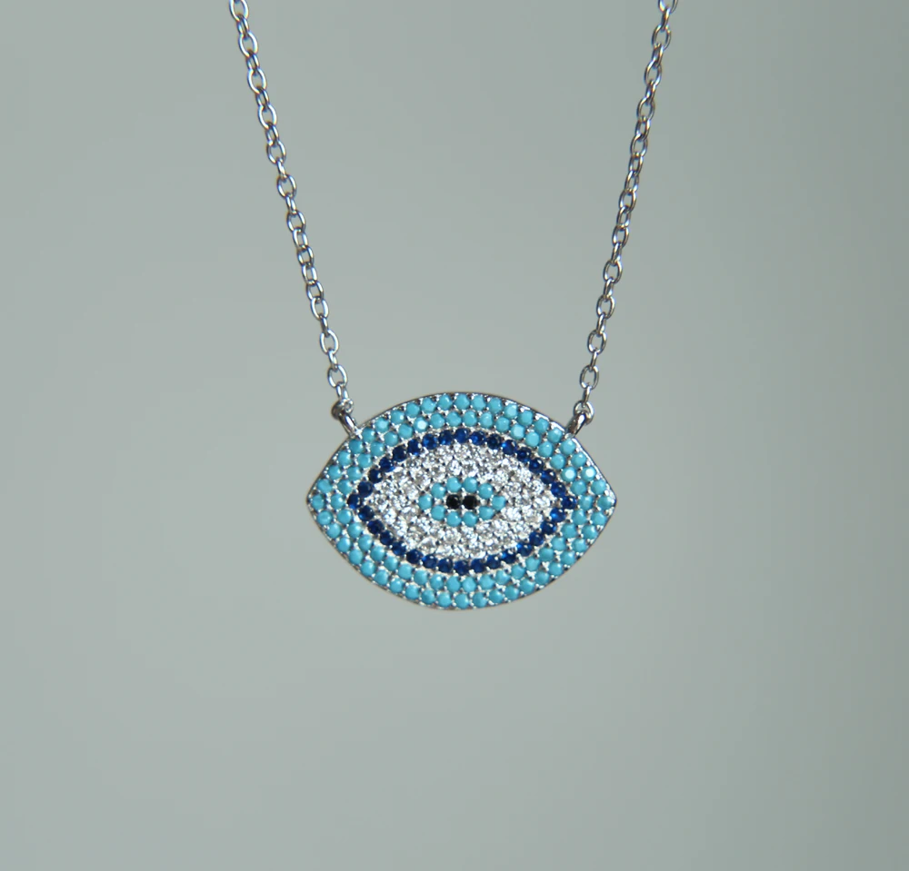 Женское короткое ожерелье известного бренда Blue Evil Eyes золотого цвета кубического
