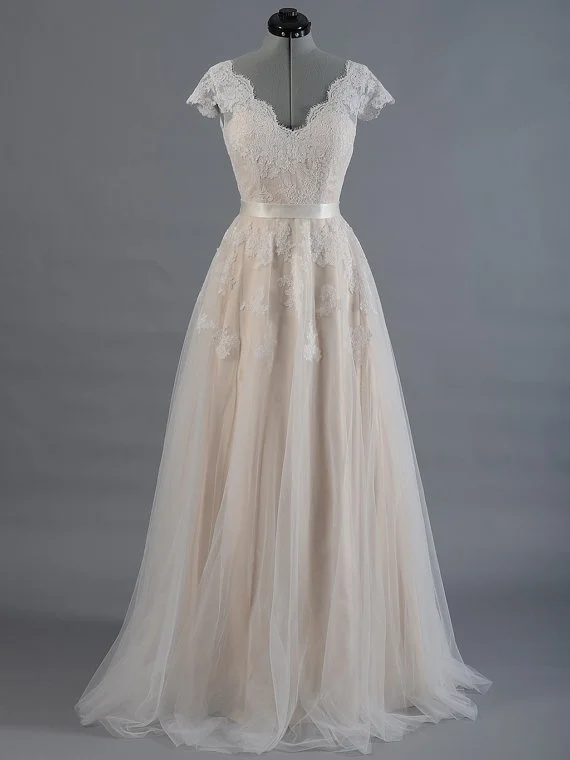 

Short Sleeves V Neck Spring Autumn Country Wedding Dresses Lace Bridal Dress Custom