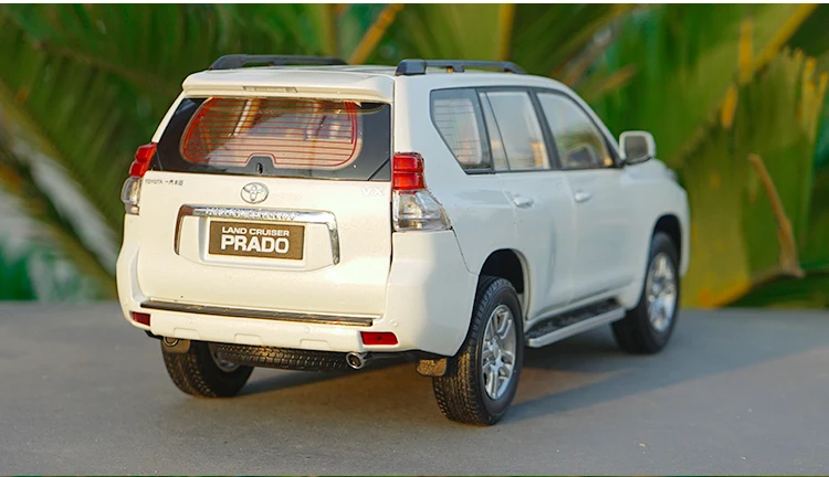1:18 Toyota Land Cruiser Prado Diecast Suv Car Model Toys For Boy Gifts Collection Hobby White Green With New Original Box