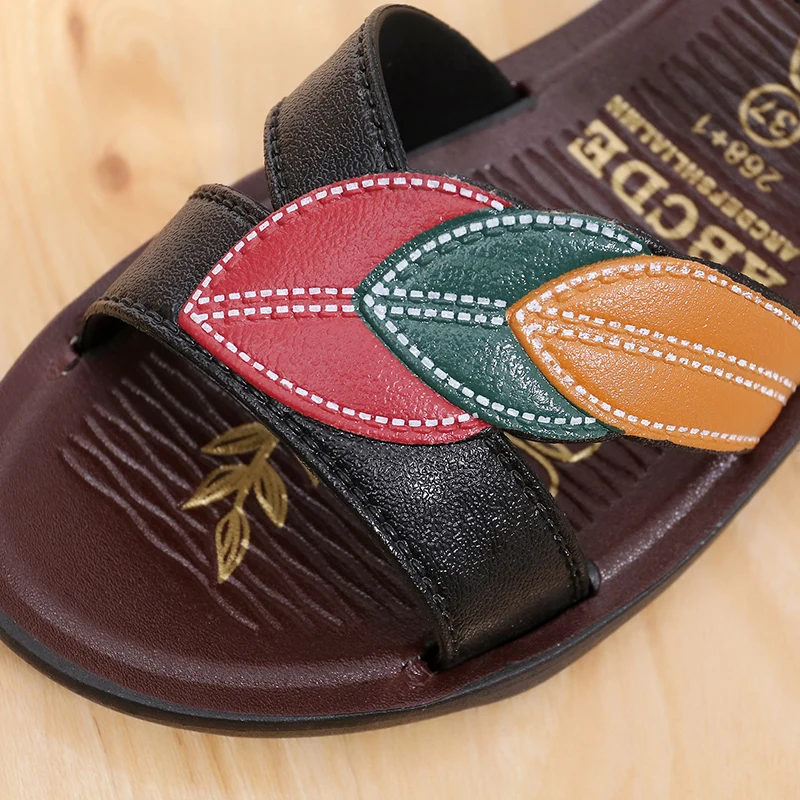 2024 Summer Leather Women Sandals Mother Soft Slip On Comfort Flat Sandals Women Wedge Sandals Ladies Walking Shoes 36-42