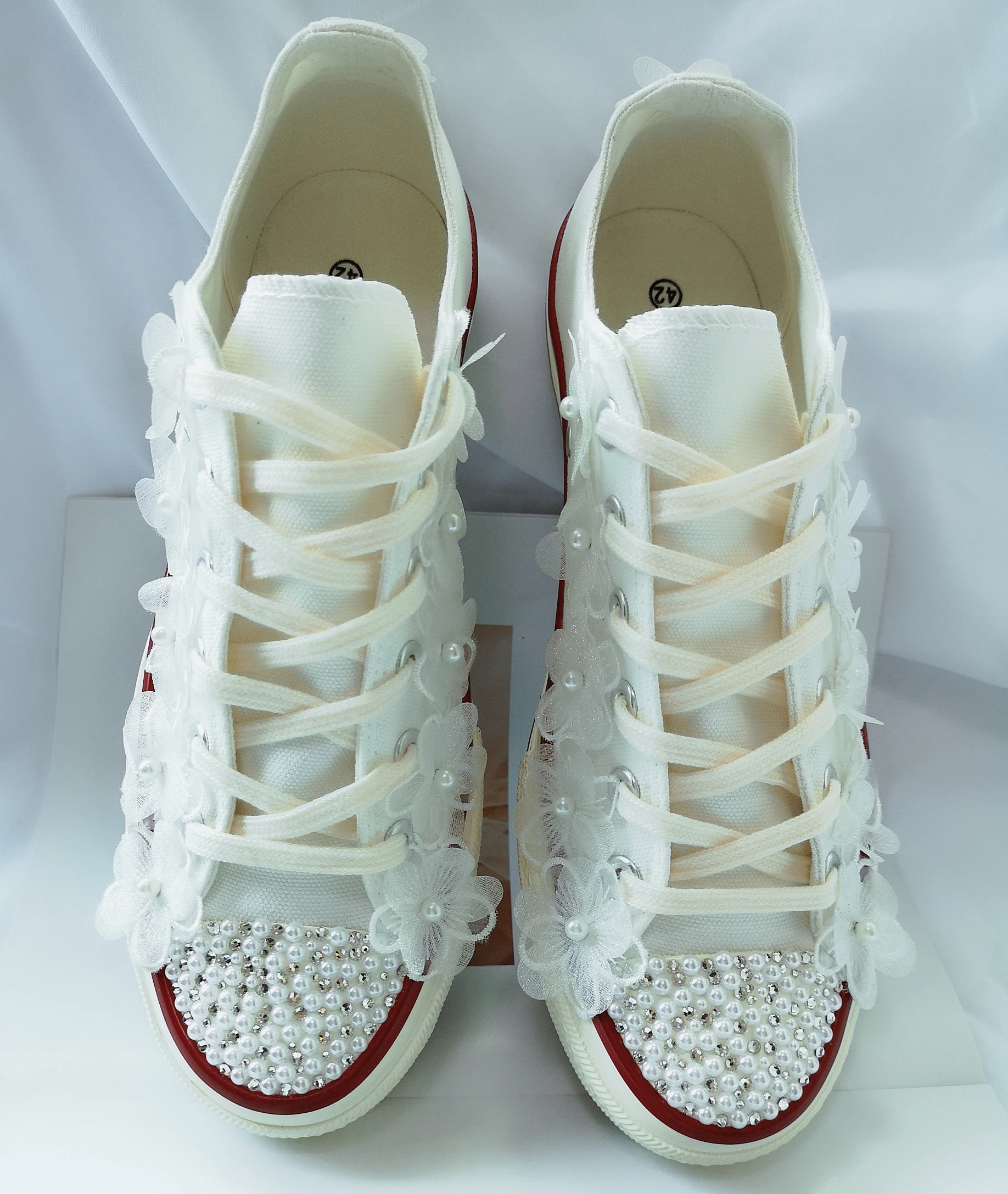Женские белые свадебные кроссовки со стразами и цветами; парусиновая обувь на плоской подошве для подружки невесты