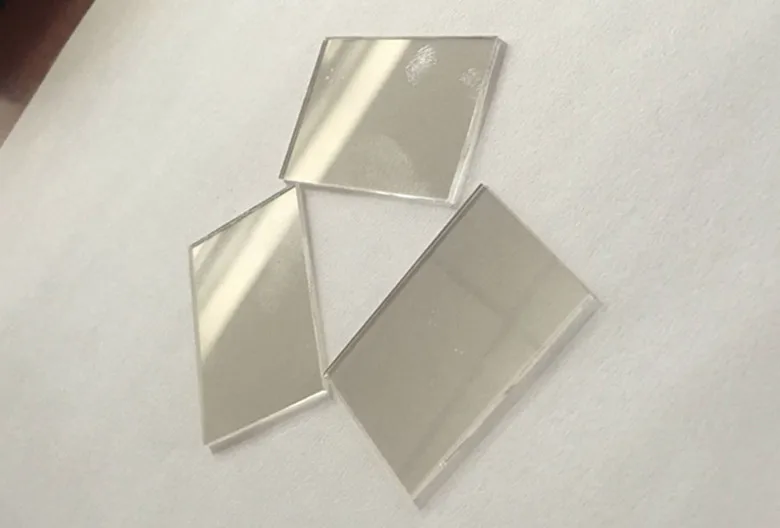 

Dimensions of planar spectroscope 36*25*1.1mm for 50/50 45 degree semi-reflective and semi-transparent spectroscope