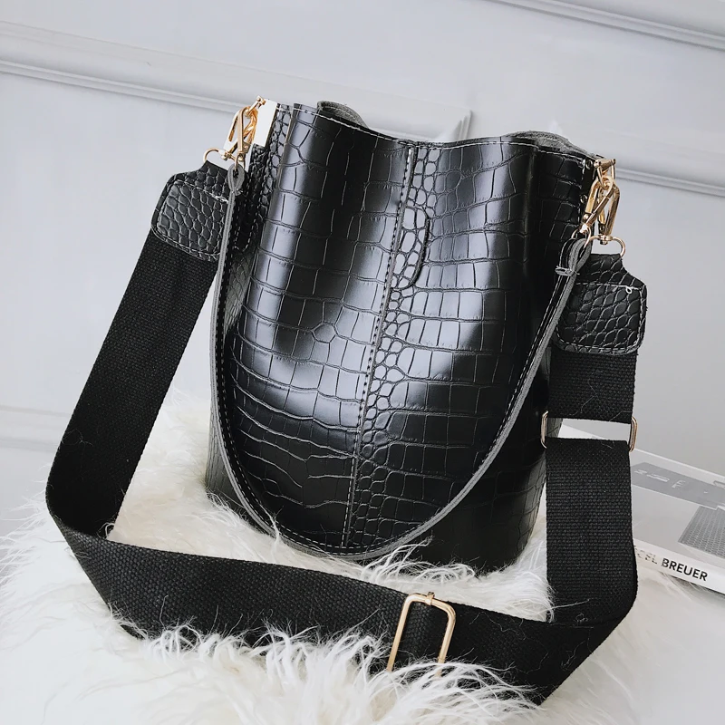 

New Korean Retro Bucket Bag with Wide Shoulder Straps Large Capacity Bag Crossbody Bags for Women Women Alligator Handbags