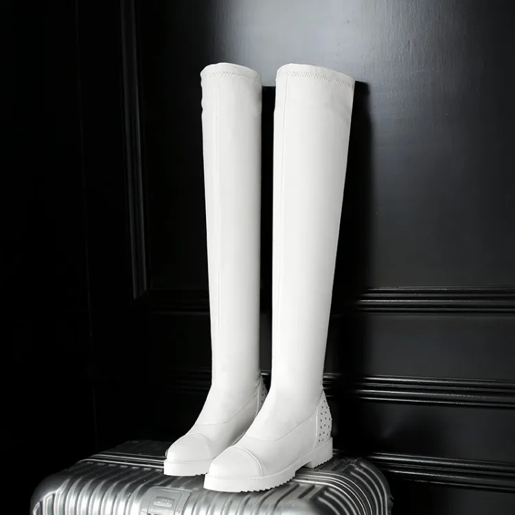 Sianie Tianie/ г., зимняя белая женская обувь с острым носком в стиле панк женские ботфорты выше колена из искусственной кожи с заклепками