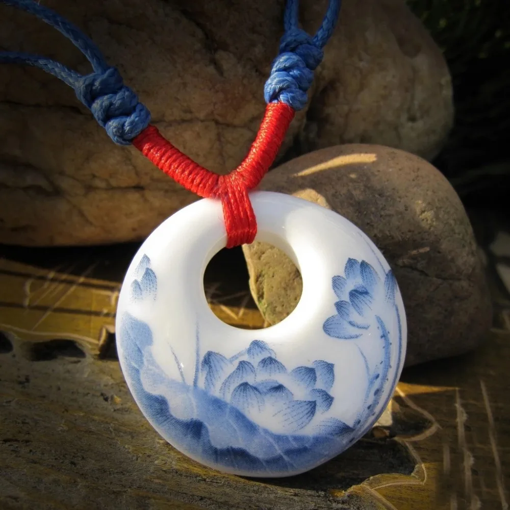 

Chinese Style Blue and White Porcelain Pendants for Female Handcrafted Ceramic Ethnic Pendant Peony Lotus Print Necklaces SP098