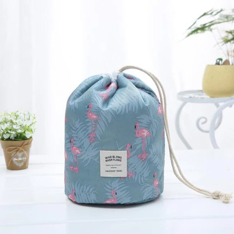 المرأة الرباط حقيبة مستحضرات تجميل الإناث كبيرة قدرة السفر المنظم السيدات برميل على شكل كبير فلامنغو التجميل أكياس 359 المرأة الرباط حقيبة مستحضرات تجميل الإناث كبيرة قدرة السفر المنظم السيدات برميل على شكل كبير فلامنغو التجميل أكياس 359