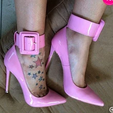 Женские очаровательные розовые туфли-лодочки из лакированной кожи с острым носком и ремешком на щиколотке; классические модельные туфли на высоком каблуке с пряжкой