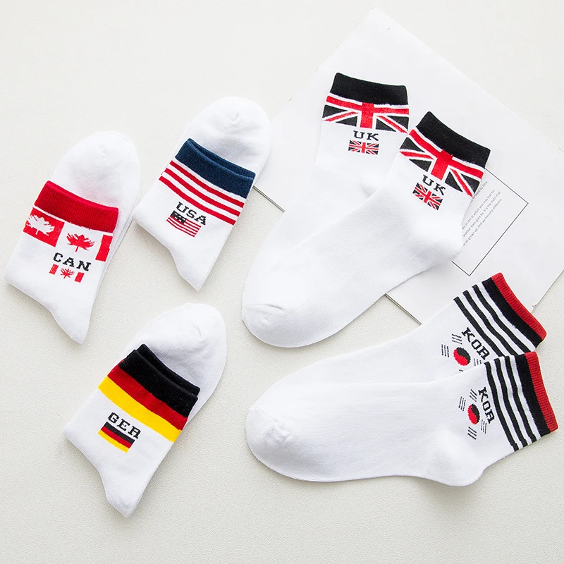 

American Canada flag striped socks fashion casual personalized Harajuku men autumn winter sweat absorbent cotton white crew sock