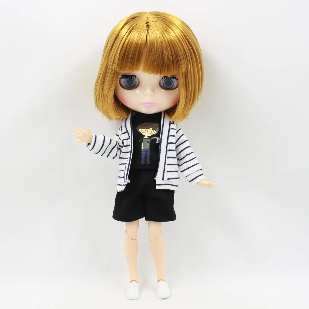 Neo Blythe Doll Black Shorts with Sweater 1