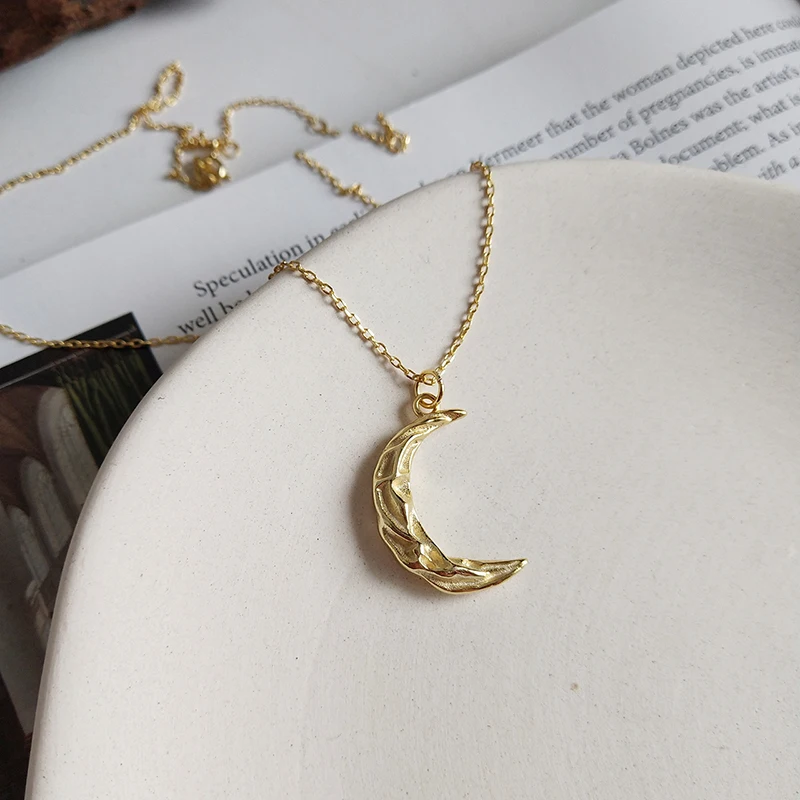 

WTLTC Gold Color Hammered Crescent Moon Necklaces for Women 925 Sterling Sliver Horn Chokers Waved Layered Necklaces Jewelry