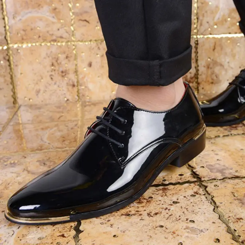 образ с лаковыми сапогами. лоферы лакированные женские 2022. носить лакированные туфли. носить лакированные туфли. образы с лакированными ботинками.