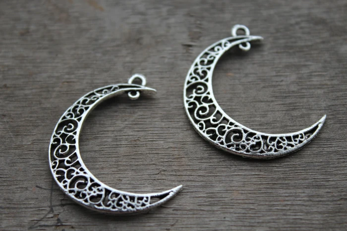 

15pcss Antique Silver Hollow Crescent Moon Charms Pendant Jewelry Supplies Connector Link Drops 39*9mm