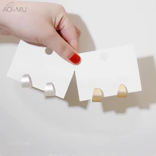AOMU корейские простые уникальные золотые серебряные матовые металлические изогнутые маленькие серьги-гвоздики в форме C для женщин и девушек, модные ювелирные изделия
