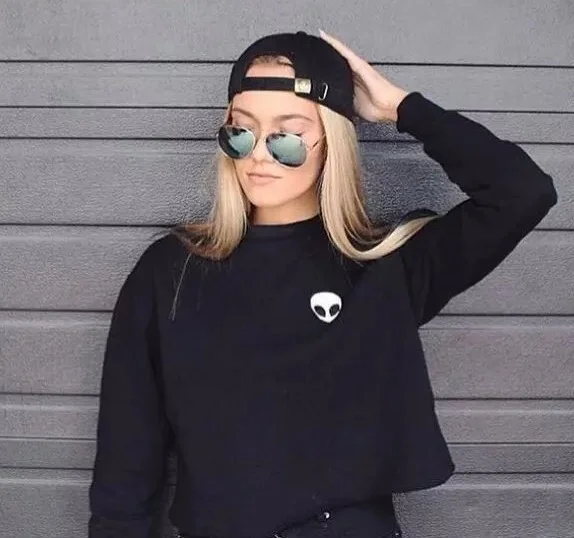 

2 colors Cool Alien Pattern Embroidered Oversize Warm Fleece Cropped Casual Sweatshirts Street Style Cool Women Fashion