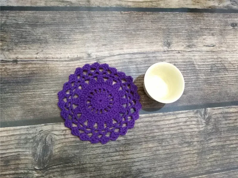 10 см круглая винтажная хлопковая Кружевная салфетка, вязанная крючком салфетка на стол, подстилка для чайной чашки, кофейной кружки, настольные Коврики для домашнего декора - Цвет: dark purple