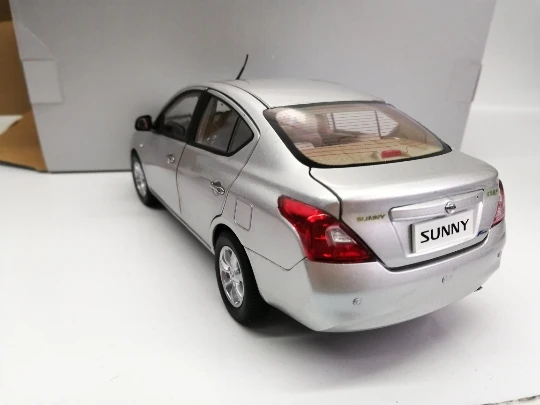 1:18 Nissan Sunny классический сплав модель автомобиля литья под давлением металлические игрушки подарок на день рождения для детей мальчик