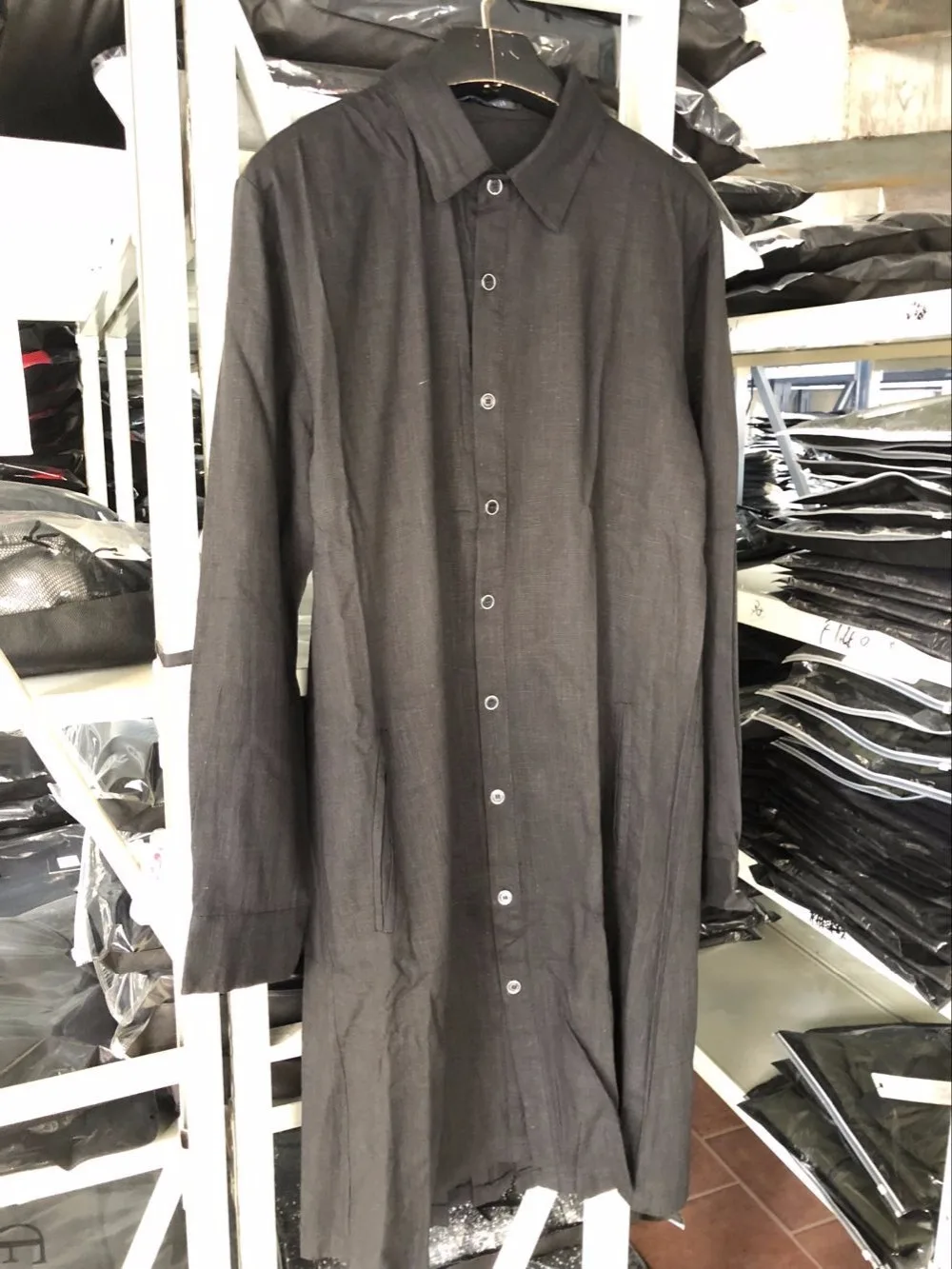 Удлиненная льняная рубашка в стиле панк для мужчин с длинным рукавом черного цвета с буквенным принтом весна-лето