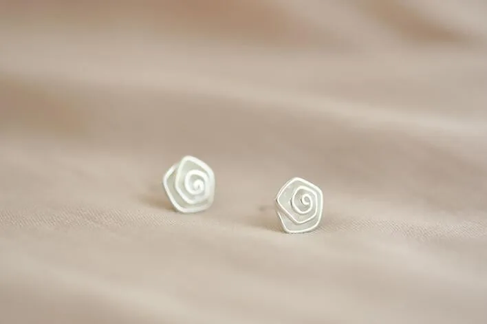 2016 New Silver Earrings Swril Stud Earrings Party Gift