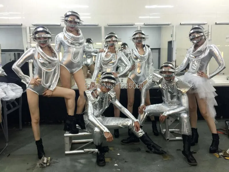 Fashion-Space-Show-Future-Warrior-Silver-Party-Clothes-Catwalk-Model-Show-Nightclub-Bar-Dance-Team-Event (1)