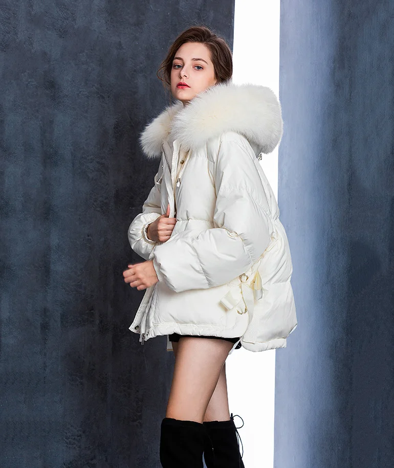 Высококачественное короткое дизайнерское свободное Женское зимнее пальто с большим меховым воротником, Толстая теплая верхняя одежда, куртка большого размера с белым утиным пухом