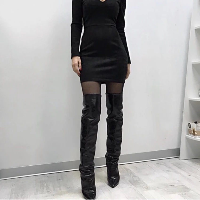 Женские кожаные сапоги выше колена модные теплые на меху высоком каблуке Осень