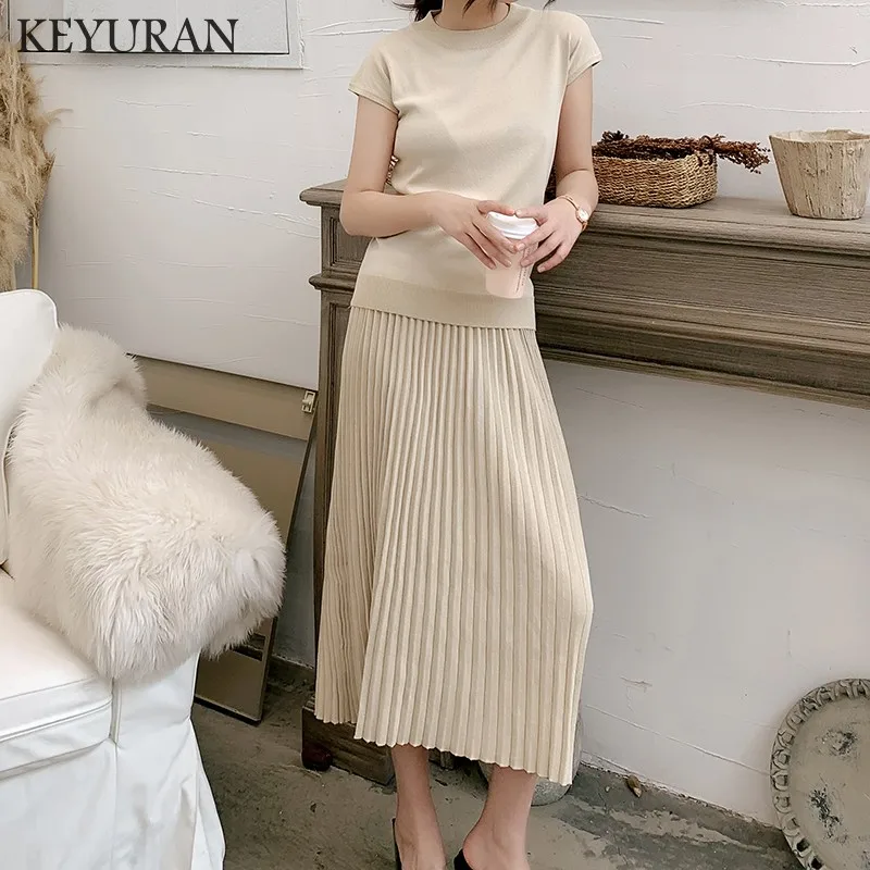 

2019 New Women's sweaters and Big hem Knitting Pleated skirts 2 Piece Sets Summer Female Dresses knitted Suit Costumes for women