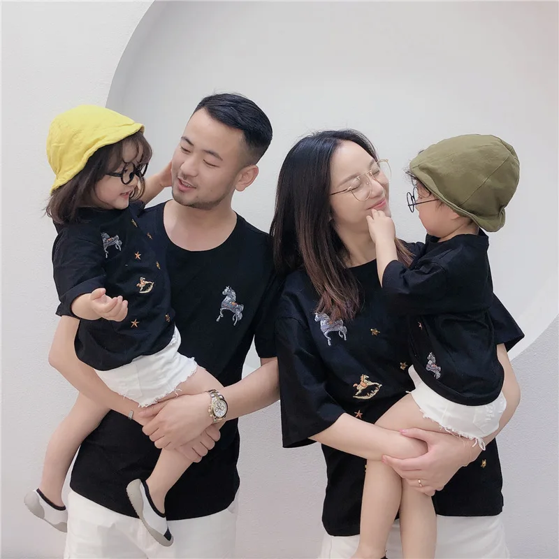 

Tshirt Matching Outfits Family Cartoon Horse Embroidery T Shirt Summer Clothes 100%cotton Dad Mommy and Me Family Clothing