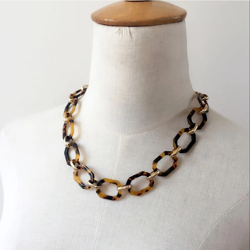 Tortoise Link Necklace, Collar Choker Geometric Light Weight Short