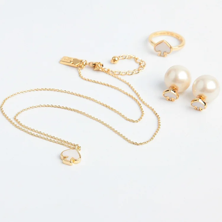 

Classic peach-heart necklace set with natural shell