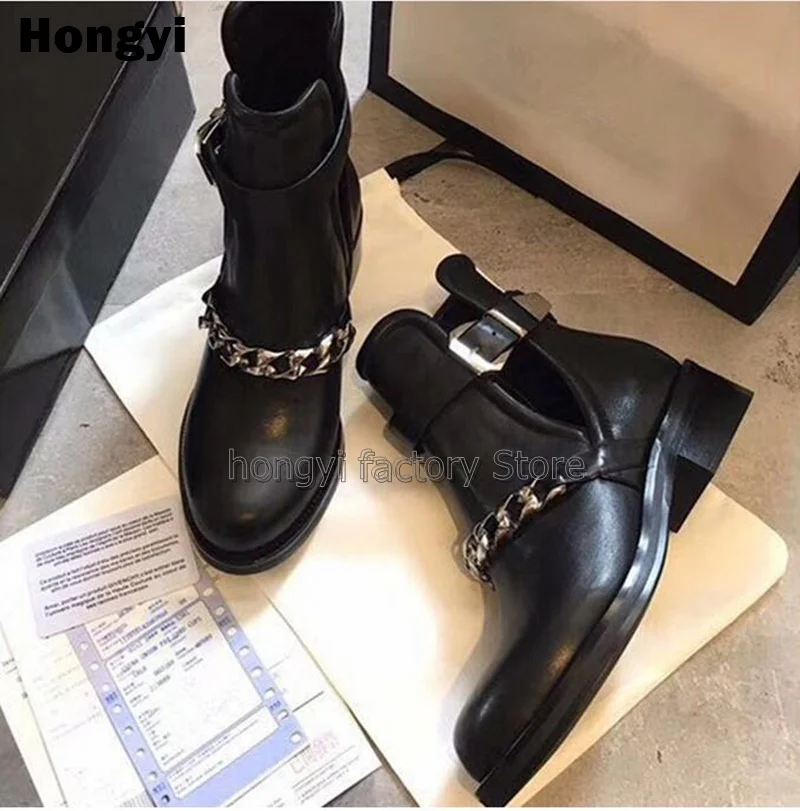 Металлические цепи черный кожаные сапоги женские круглый носок Мода вырезами боковой пряжкой полусапожки ремни ботильоны женская обувь