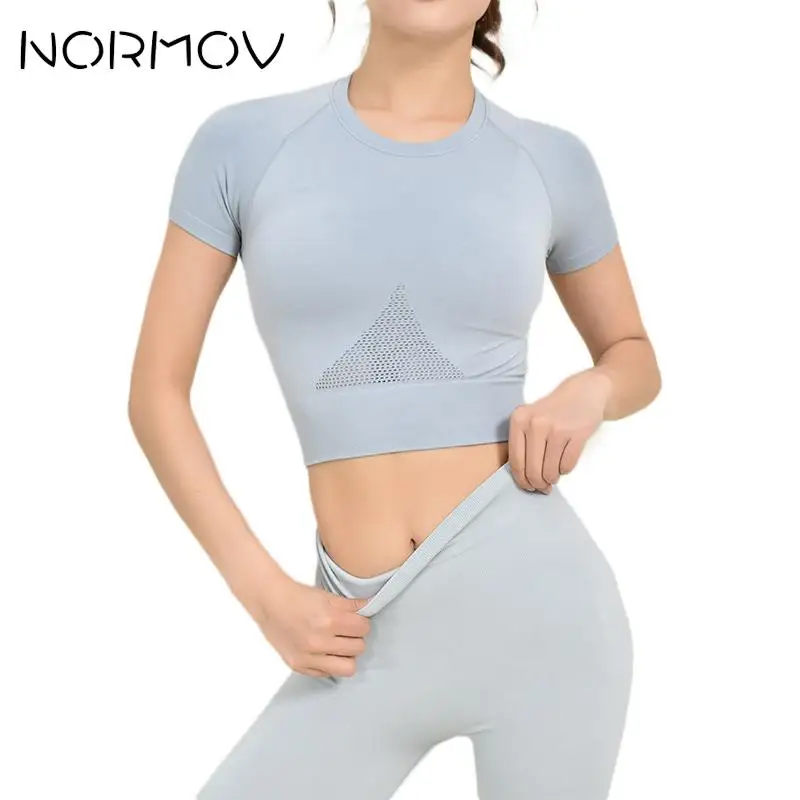 

NORMOV Solid Color Yoga Top Breathable Mesh Yoga Running Gym Top Women 2019 Autumn And Winter Round Neck Slim Sports Crop Top