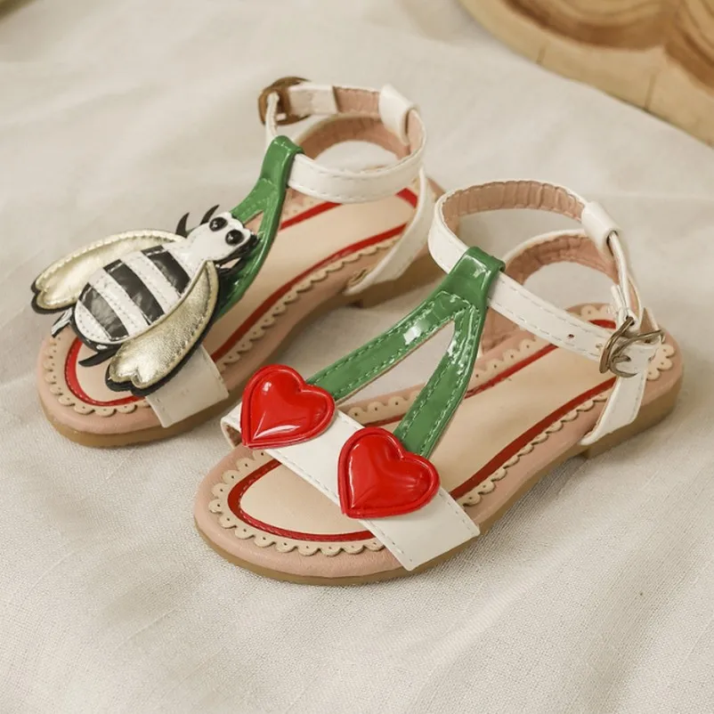 Детская летняя обувь сандалии для девочек модная Милая мультяшная любовь вишня пчелы из искусственной кожи, мягкая одежда для малышей пляжная обувь детские сандалии - Цвет: white
