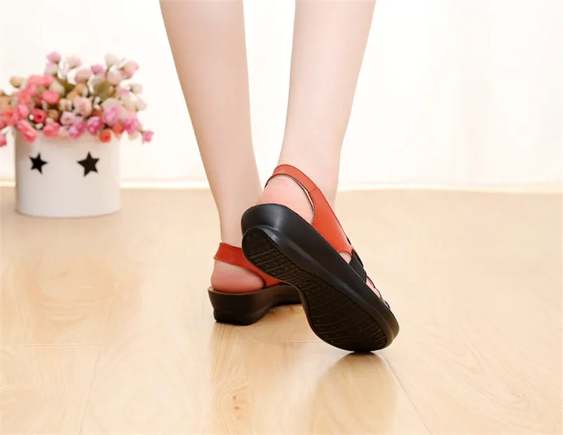 TIMETANG/летние женские сандалии с мягкой подошвой для среднего возраста; модные удобные сандалии для мам; кожаная женская обувь большого размера; C080