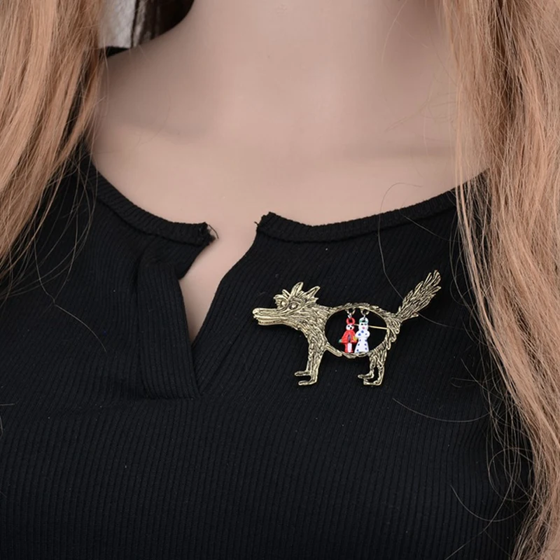 

LNRRABC 1PC New Hoodwinked Story Vintage Charming Timber Wolf Golden Unisex Shirt Brooch Fashion Jewelry