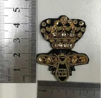 

Crown Bee Silk Emboridered Patch Brooch India Silk Wire Handmade Embroidered Badge Fabric Patch Fashion Clothing Decoration