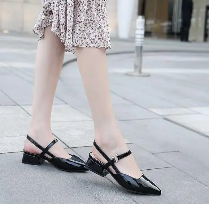 Новинка; женские летние туфли из лакированной кожи с острым носком; тонкие туфли на каблуке; открытые сандалии; туфли-лодочки на высоком каблуке; E20 - Цвет: black