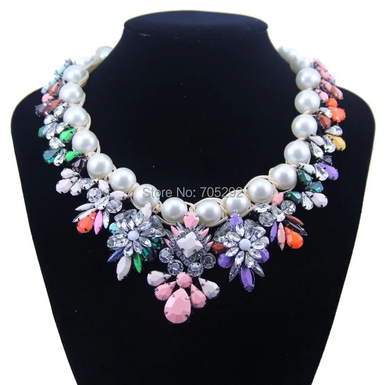 Famous Brand Luxurious Pearl & Crystal Vintage Choker Statement