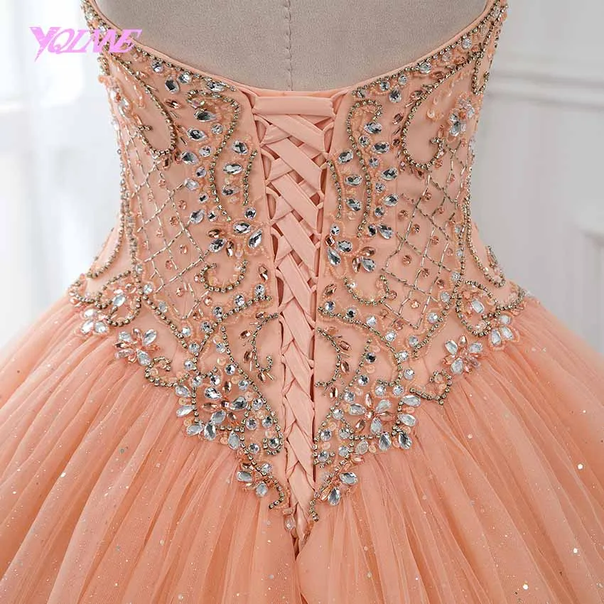 YQLNNE коралловый шар платье бальное платье без бретелек Quinceanera кристаллами Vestidos De 15 Anos; сезон лето платье с фатиновой юбкой, платье с кружевами с открытой спиной сладкий 16 платье