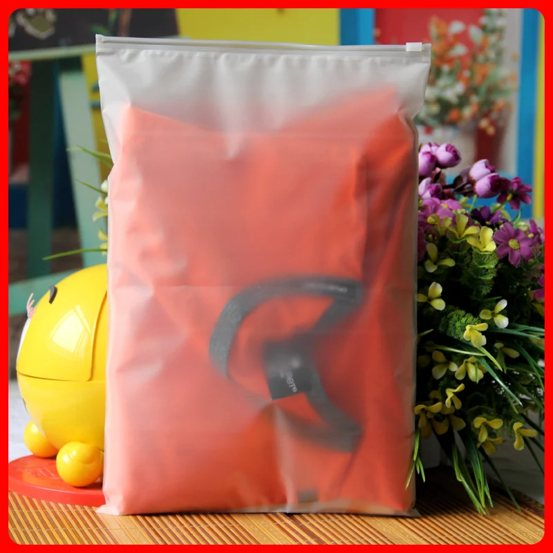 

Free Shipping 100pcs/lot 24cm*35cm*200mic Clothes Zip Lock Plastic Bag Clear resealable Bag Self Sealing Bag Wholeasle