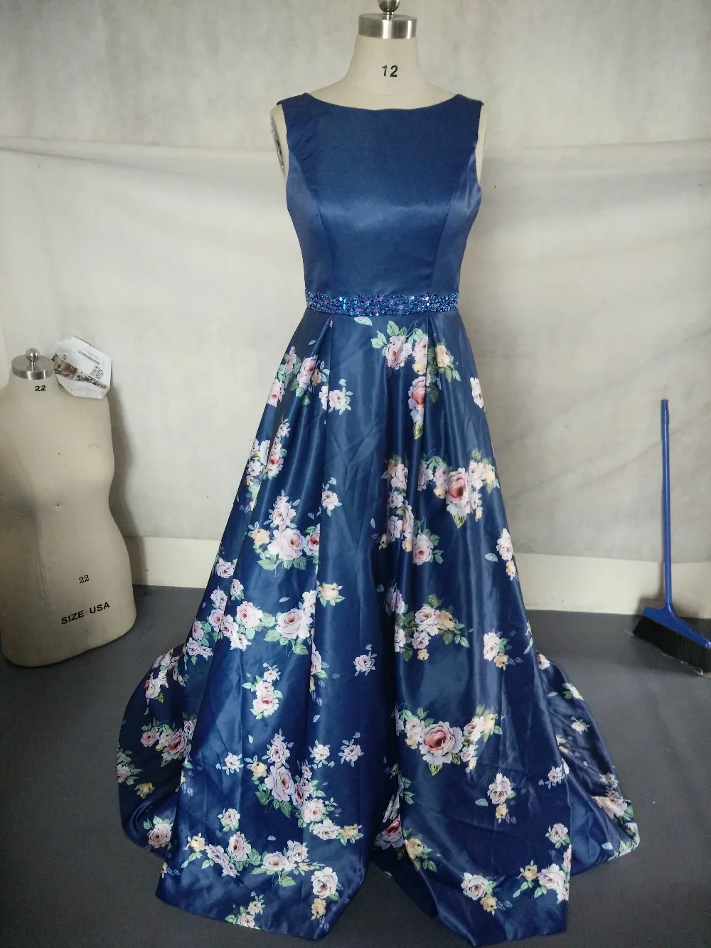 JaneVini элегантные Цветочный принт платье с открытой спиной для выпускного детское нарядное платье, украшенное бусинами и цветами, темно-синий Атлас Длинные свадебные платья Женская одежда для вечеринки