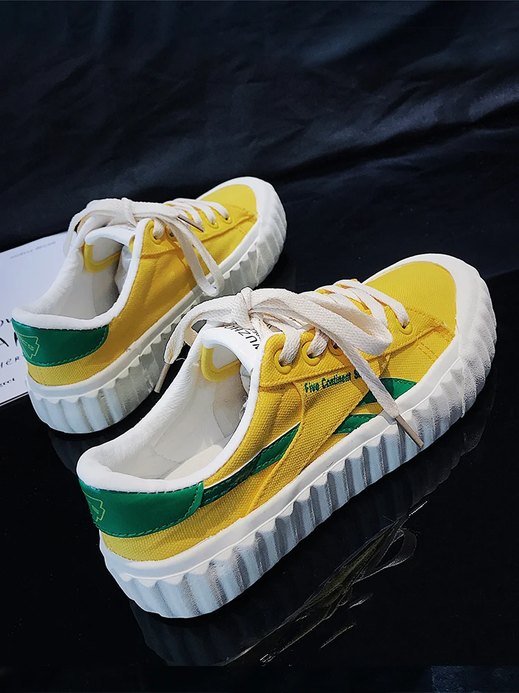 

2018 new trend lace-up canvas shoes Korean fashion wild comfortable casual women's shoes.