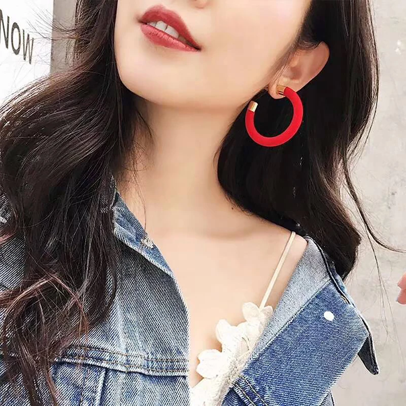 

Simple Design Speciel Hoop Earrings 4 Colors Round Earring for Women Boho Shiny Statement Earring Ladies Fashion Jewelry Gifts
